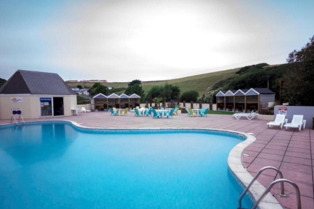 8 Sleep Chalet At Newquay Away Resorts Nb160 Bagian luar foto